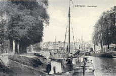 2066 Gezicht op de Stadsbuitengracht te Utrecht, met links de Weerdsingel W.Z., rechts de Nieuwe Kade in Wijk C en op ...